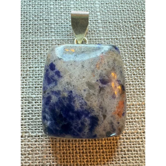Sodalite square pendant in sterling silver with deep blue color - Picture 2 of 6